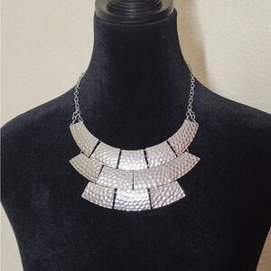 🌿Beautiful silver toned necklace